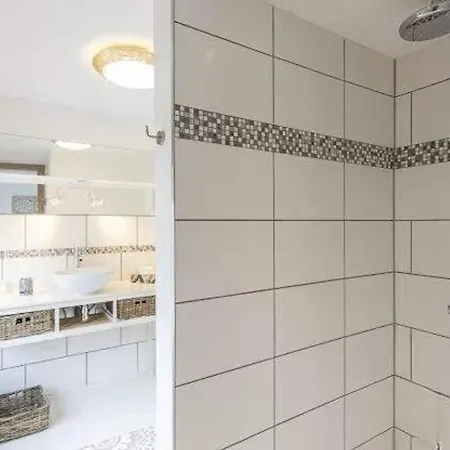 Spacious In With Hammam And Garden