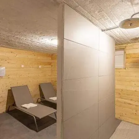 Spacious In With Hammam And Garden