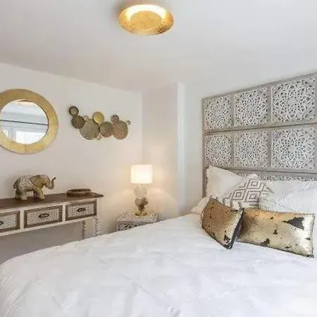 Villa Spacious In With Hammam And Garden Spa