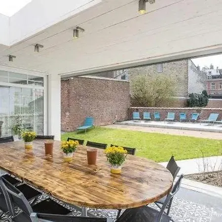 Spacious In With Hammam And Garden