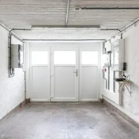 Spacious In With Hammam And Garden