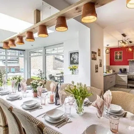 Spacious In With Hammam And Garden Villa *